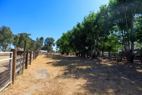 Exterior - 477 N Hewitt Rd, Linden, CA 95236 photo 10 of 11