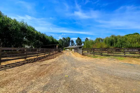 Exterior - 477 N Hewitt Rd, Linden, CA 95236 photo 8 of 11