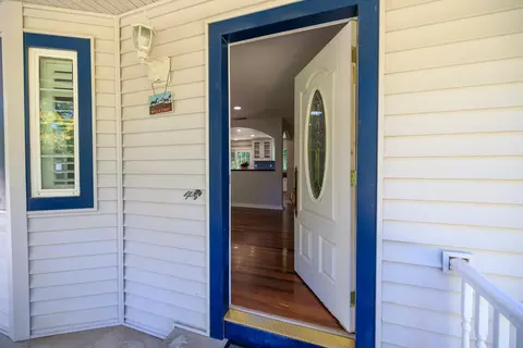 Entry Way - 477 N Hewitt Rd, Linden, CA 95236 photo 2 of 3
