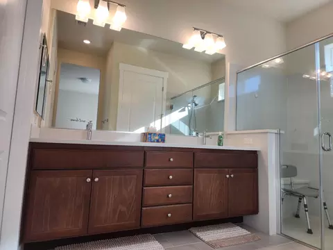 Bath - 1267 Laurel Dr, Manteca, CA 95336 photo 1 of 2