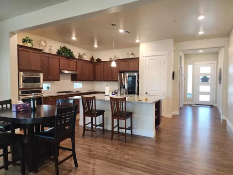 Entry Way - 1267 Laurel Dr, Manteca, CA 95336 photo 2 of 2