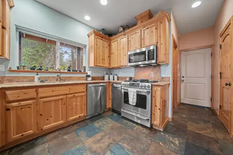 Kitchen - 488 Mauna Kea Dr, Arnold, CA 95223 photo 2 of 4