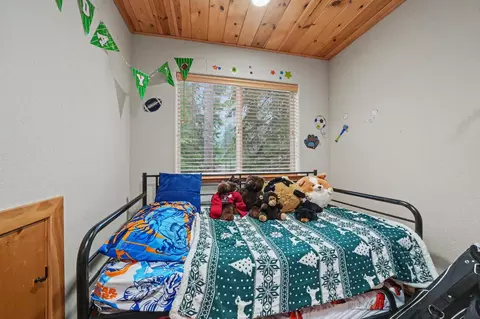 Bedroom - 488 Mauna Kea Dr, Arnold, CA 95223 photo 7 of 8