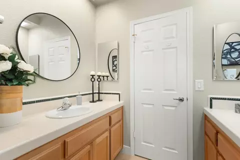 Bath - 1601 Cape Cod Ct, Davis, CA 95616 photo 5 of 7