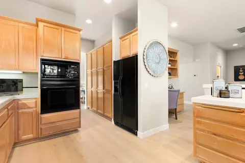 Entry Way - 1601 Cape Cod Ct, Davis, CA 95616 photo 5 of 7