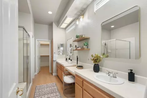 Bath - 1601 Cape Cod Ct, Davis, CA 95616 photo 1 of 7