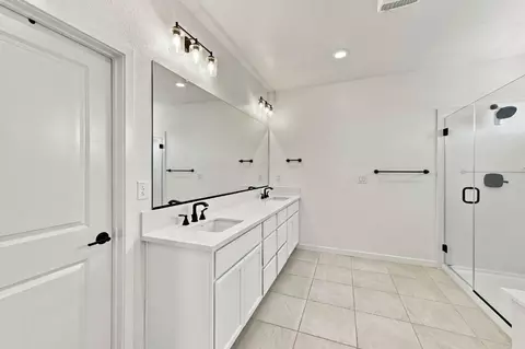 Bath - 4603 Flagstaff Dr, Folsom, CA 95630 photo 5 of 8