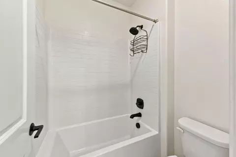 Bath - 4603 Flagstaff Dr, Folsom, CA 95630 photo 4 of 8