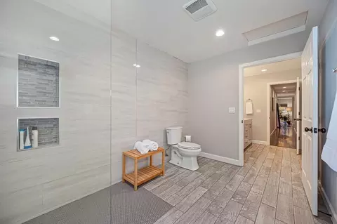 Bath - 5911 Angelo Dr, Loomis, CA 95650 photo 8 of 10