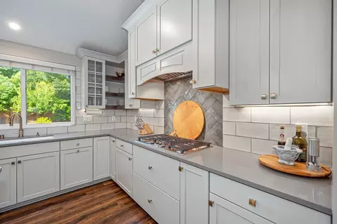 Kitchen - 5911 Angelo Dr, Loomis, CA 95650 photo 9 of 12