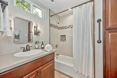Bath - 5911 Angelo Dr, Loomis, CA 95650 photo 10 of 10