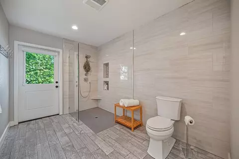 Bath - 5911 Angelo Dr, Loomis, CA 95650 photo 7 of 10