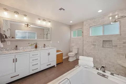 Bath - 5911 Angelo Dr, Loomis, CA 95650 photo 4 of 10