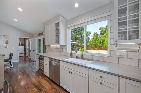 Kitchen - 5911 Angelo Dr, Loomis, CA 95650 photo 8 of 12