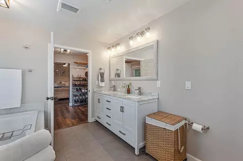 Bath - 5911 Angelo Dr, Loomis, CA 95650 photo 3 of 10