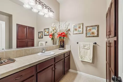 Bath - 9481 Stablegate Rd, Wilton, CA 95693 photo 4 of 4