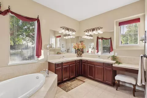 Bath - 9481 Stablegate Rd, Wilton, CA 95693 photo 1 of 4