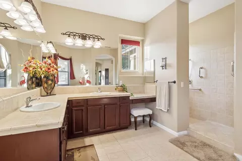 Bath - 9481 Stablegate Rd, Wilton, CA 95693 photo 2 of 4