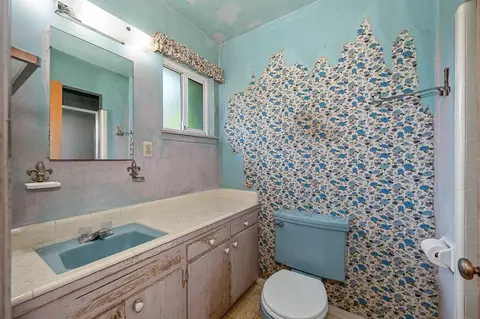 Bath - 701 Elmwood, Davis, CA 95616 photo 3 of 3