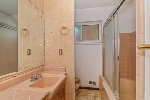 Bath - 701 Elmwood, Davis, CA 95616 photo 2 of 3