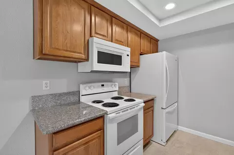 Kitchen - 440 Cherry Ln #C, Manteca, CA 95337 photo 3 of 5