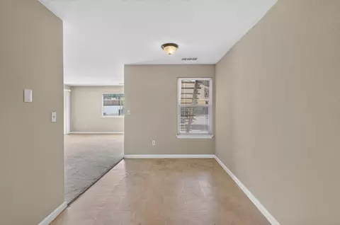 Entry Way - 440 Cherry Ln #C, Manteca, CA 95337 photo 3 of 3