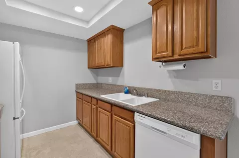 Kitchen - 440 Cherry Ln #C, Manteca, CA 95337 photo 2 of 5