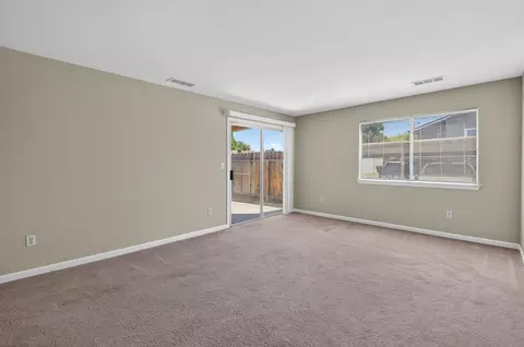 Living - 440 Cherry Ln #C, Manteca, CA 95337 photo 4 of 6
