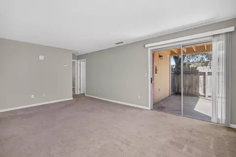 Living - 440 Cherry Ln #C, Manteca, CA 95337 photo 3 of 6