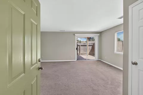 Entry Way - 440 Cherry Ln #C, Manteca, CA 95337 photo 2 of 3