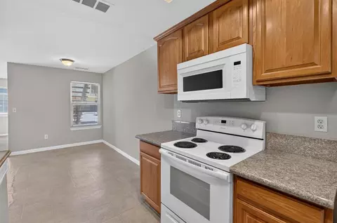 Kitchen - 440 Cherry Ln #C, Manteca, CA 95337 photo 5 of 5