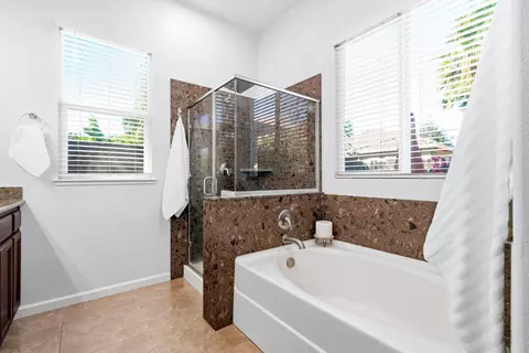 Bath - 565 Sepp Ct, Ripon, CA 95366 photo 3 of 4