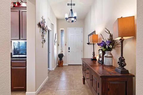 Entry Way - 565 Sepp Ct, Ripon, CA 95366 photo 2 of 3