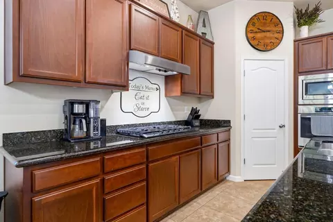 Kitchen - 565 Sepp Ct, Ripon, CA 95366 photo 4 of 5