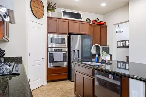 Kitchen - 565 Sepp Ct, Ripon, CA 95366 photo 3 of 5