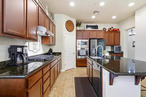 Kitchen - 565 Sepp Ct, Ripon, CA 95366 photo 2 of 5