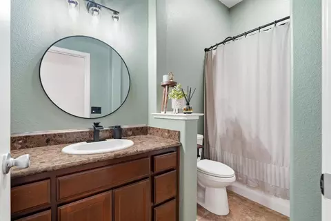 Bath - 565 Sepp Ct, Ripon, CA 95366 photo 4 of 4