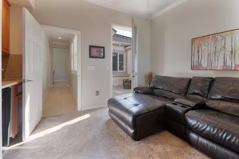 Entry Way - 190 Kentucky Ct, Manteca, CA 95337 photo 6 of 6