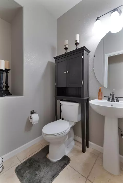 Bath - 190 Kentucky Ct, Manteca, CA 95337 photo 3 of 5