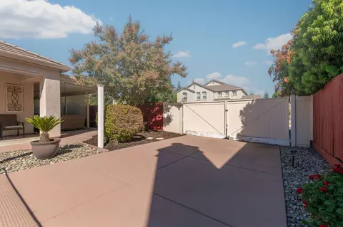 Exterior - 190 Kentucky Ct, Manteca, CA 95337 photo 10 of 15