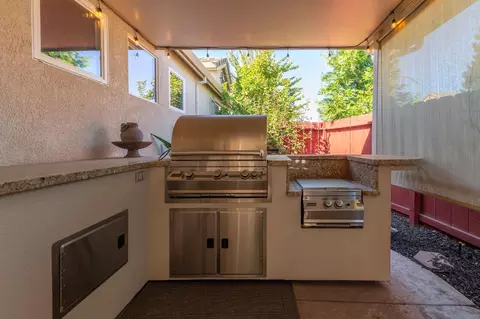 Kitchen - 190 Kentucky Ct, Manteca, CA 95337 photo 5 of 5