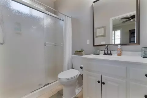Bath - 190 Kentucky Ct, Manteca, CA 95337 photo 4 of 5