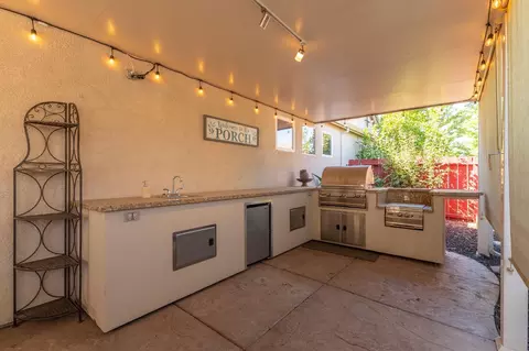 Exterior - 190 Kentucky Ct, Manteca, CA 95337 photo 13 of 15
