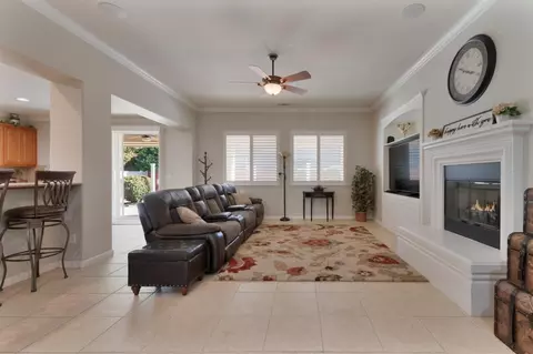 Living - 190 Kentucky Ct, Manteca, CA 95337 photo 2 of 3