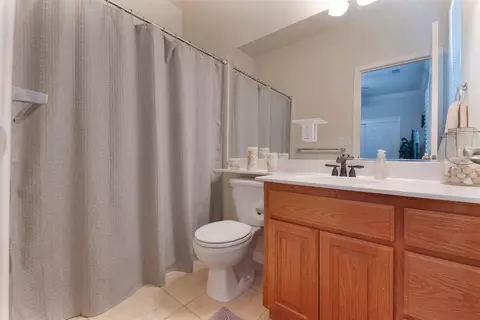 Bath - 190 Kentucky Ct, Manteca, CA 95337 photo 5 of 5