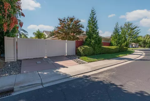 Exterior - 190 Kentucky Ct, Manteca, CA 95337 photo 5 of 15