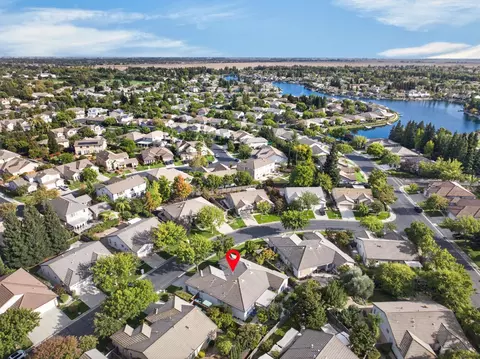 9454 Century Oaks Ln, Elk Grove, CA 95758