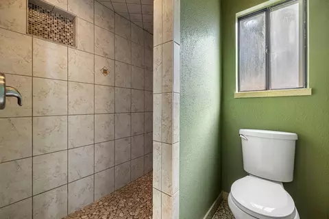 Bath - 2 N Pinewood Ct, Lodi, CA 95242 photo 3 of 4