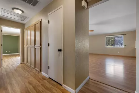 Entry Way - 2 N Pinewood Ct, Lodi, CA 95242 photo 6 of 8