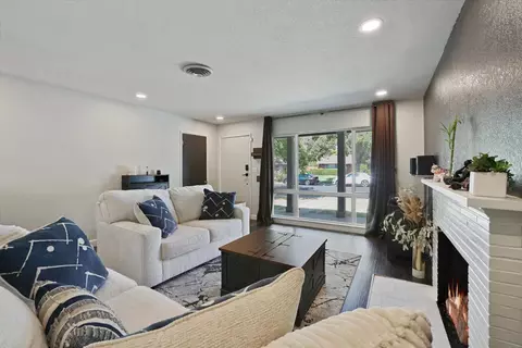 414 E Benjamin Holt Dr, Stockton, CA 95207
